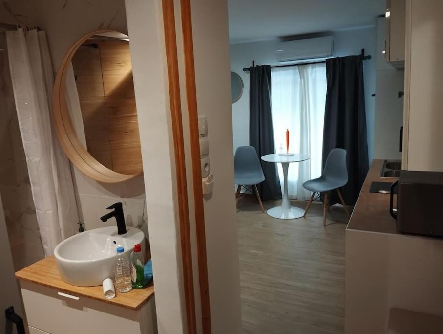 Nektar Cosy Apartment In City Centre Atenas Exterior foto